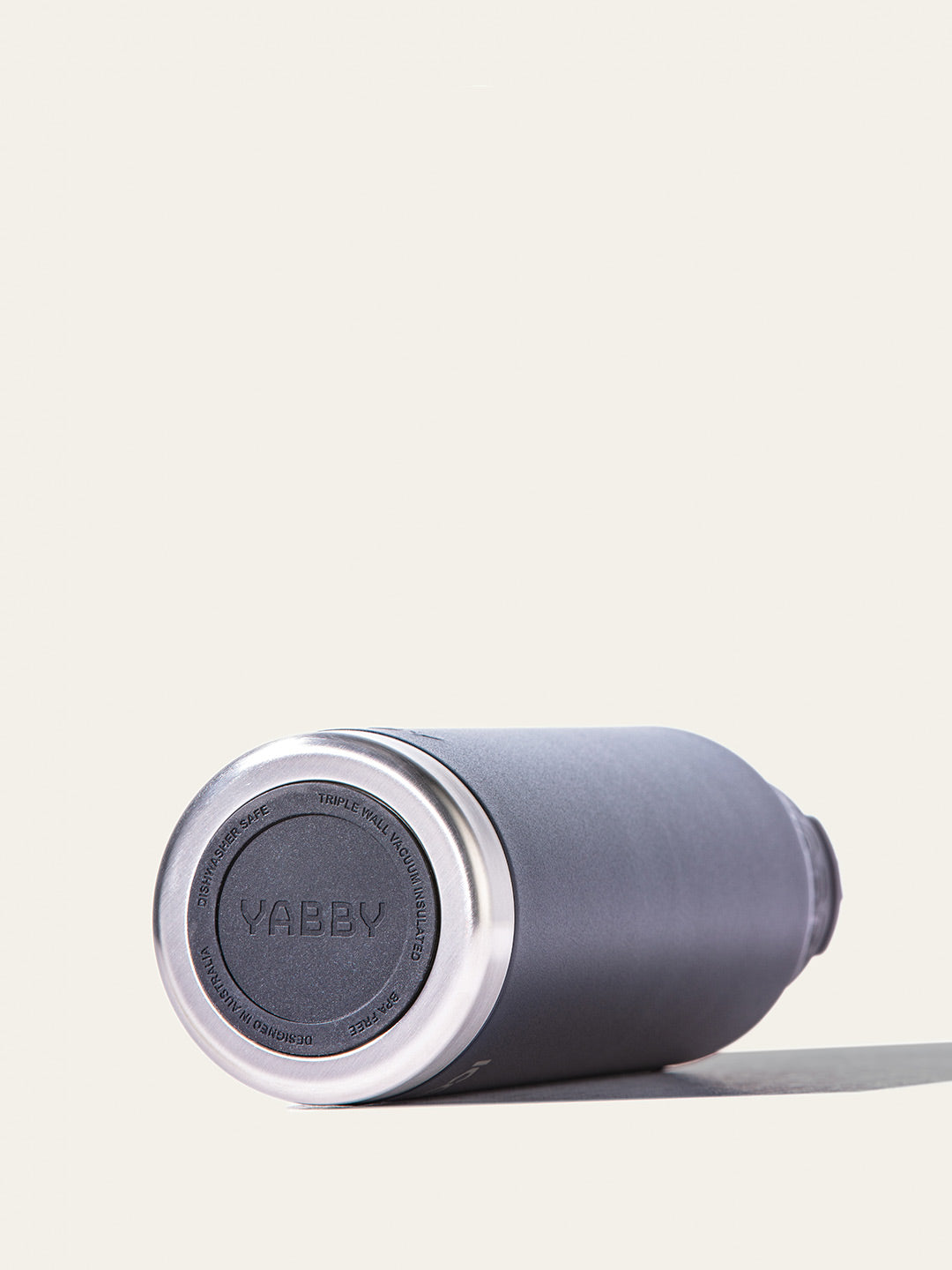 Black Insulated Drink bottle with non slip base and dishwasher safe. Yabby Outdoors Best Drink Water Bottles Australia.