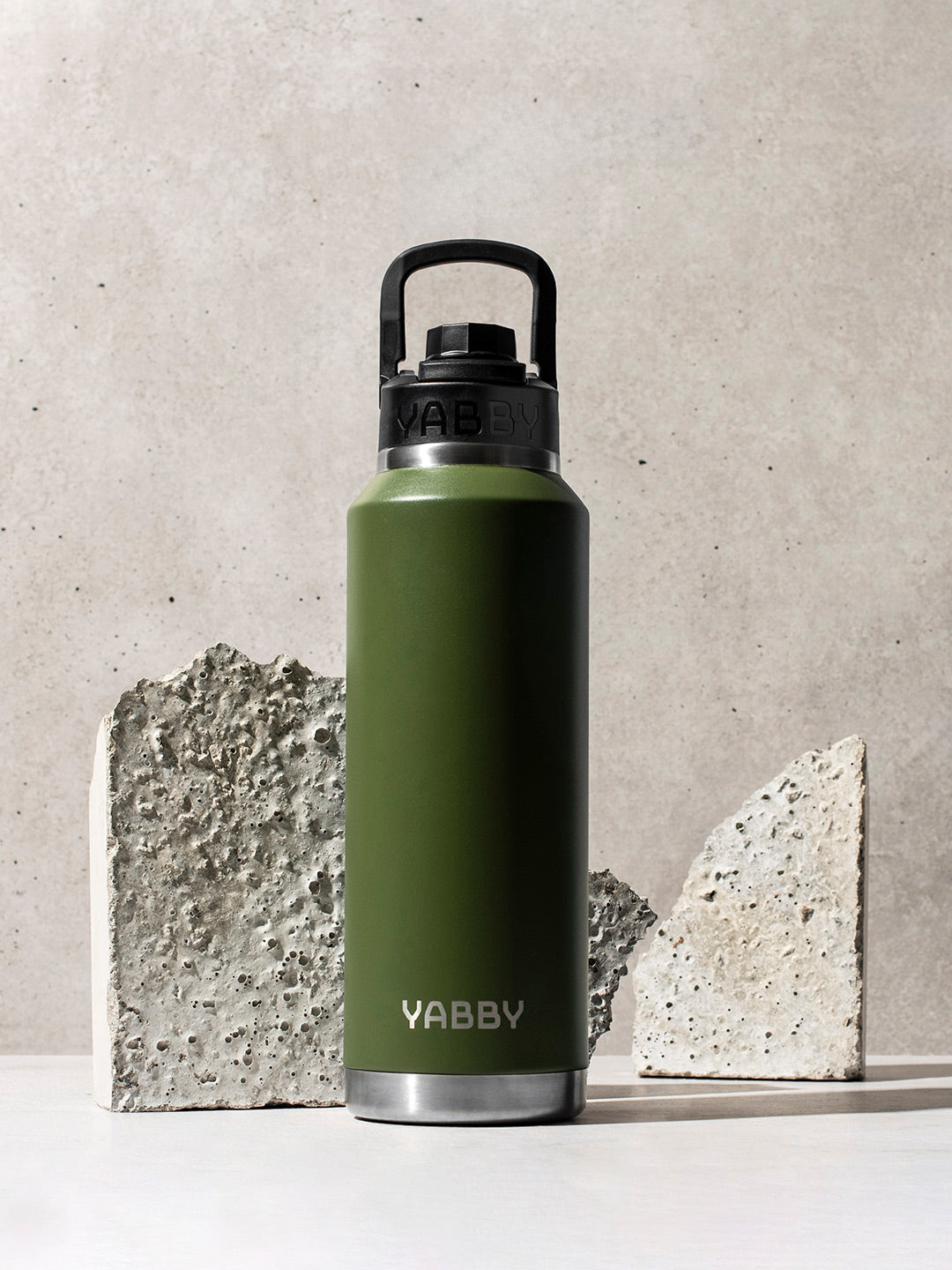 1.2L Yabby Green Insulated Stainless Steel Bottle with Swig Lid. Triple Wall. Keep Hot and Cold for longer. Best Green drink bottle Australia.