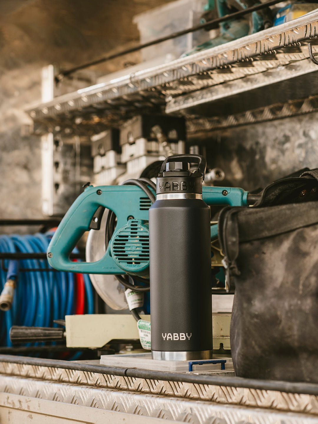 1.2L Yabby Insulated Stainless Steel Bottle with Swig Lid