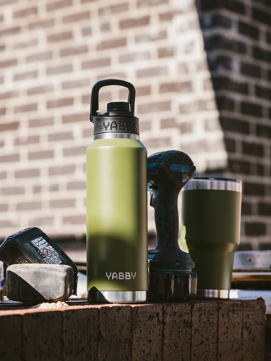 1.2L Yabby Insulated Stainless Steel Bottle with Swig Lid