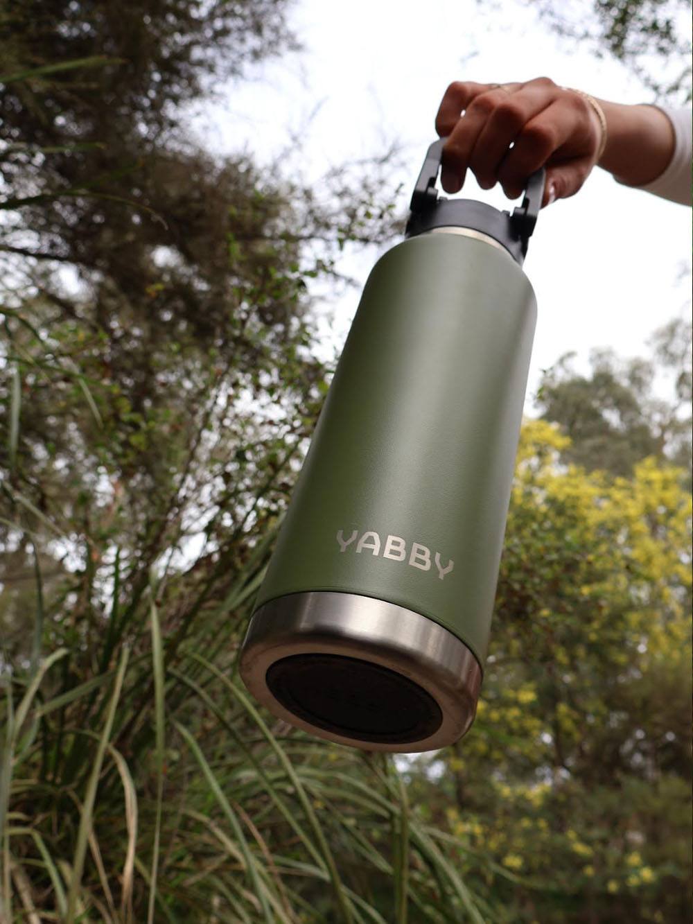 1.2L Yabby Green Insulated Stainless Steel Bottle with Swig Lid. Walking Outdoors in Australian Bush. Keep Hot and Cold for longer. Best Green drink bottle Australia.